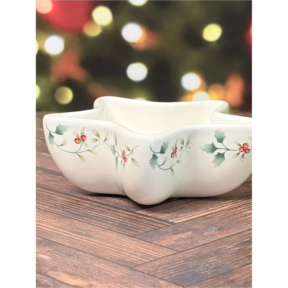 Pfaltzgraff Winterberry Star Shaped Serving Bowl Christmas Holly Dish